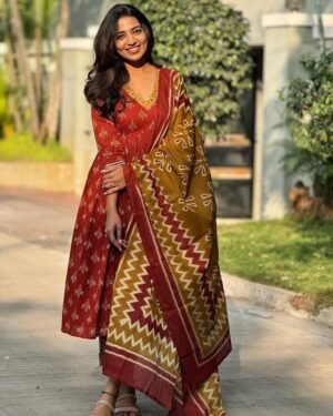 Women Viscose Printed Red Kurta And Pant Set With Dupatta